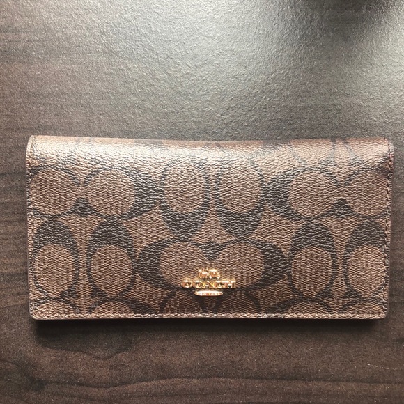Coach Handbags - 💜 Cute Signature Coach Wallet 💜